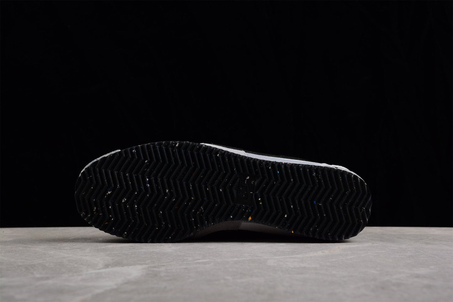Essenza Rosa Cortez x Union LA Grey / Black | sapatilhas Sole Rua