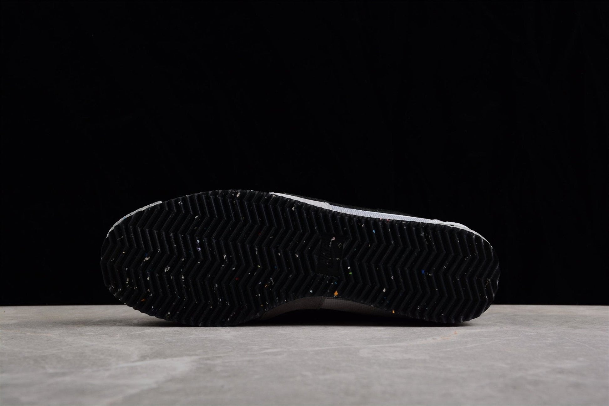 Essenza Rosa Cortez x Union LA Grey / Black | sapatilhas Sole Rua